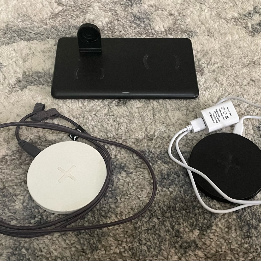 Wireless Charging Pad Set in Black and White